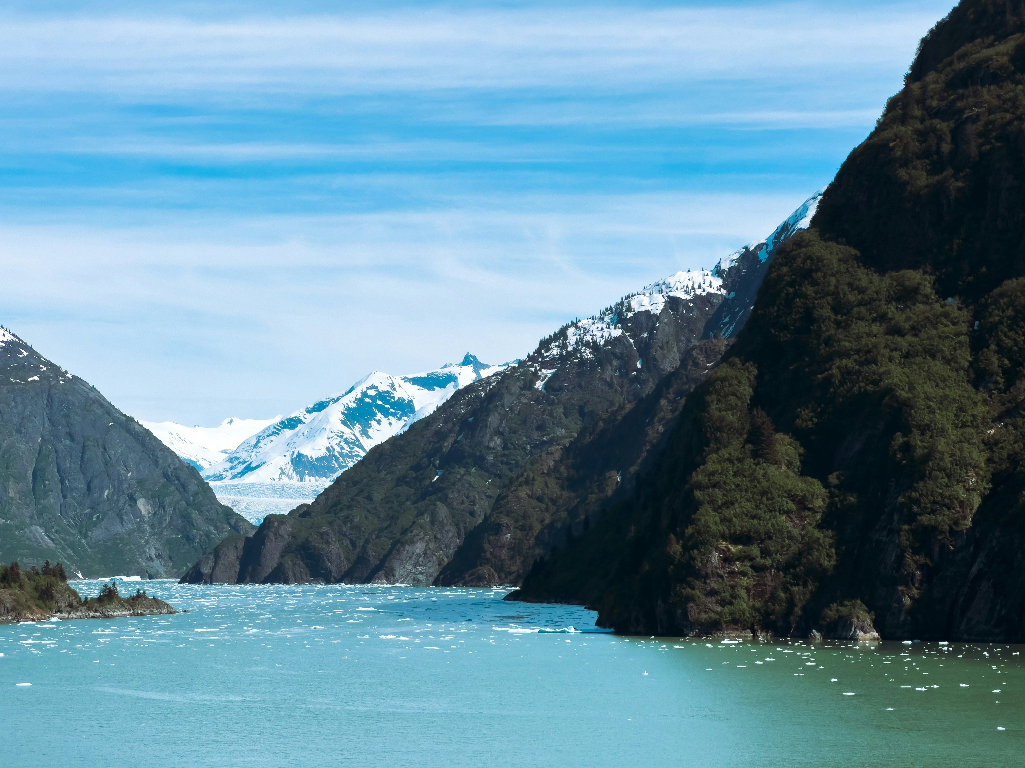 Scenic cruising tracy arm